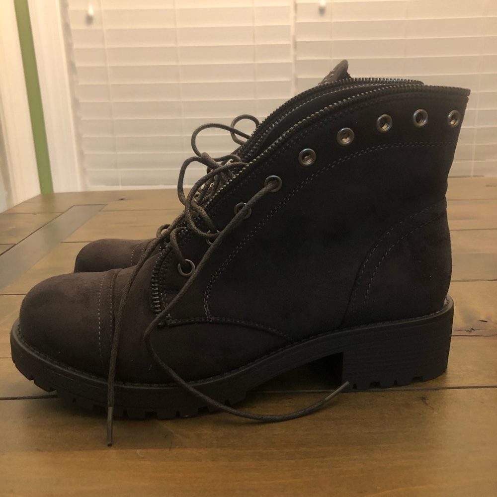 Work Style Boots With Glam! - Picture 11 of 11